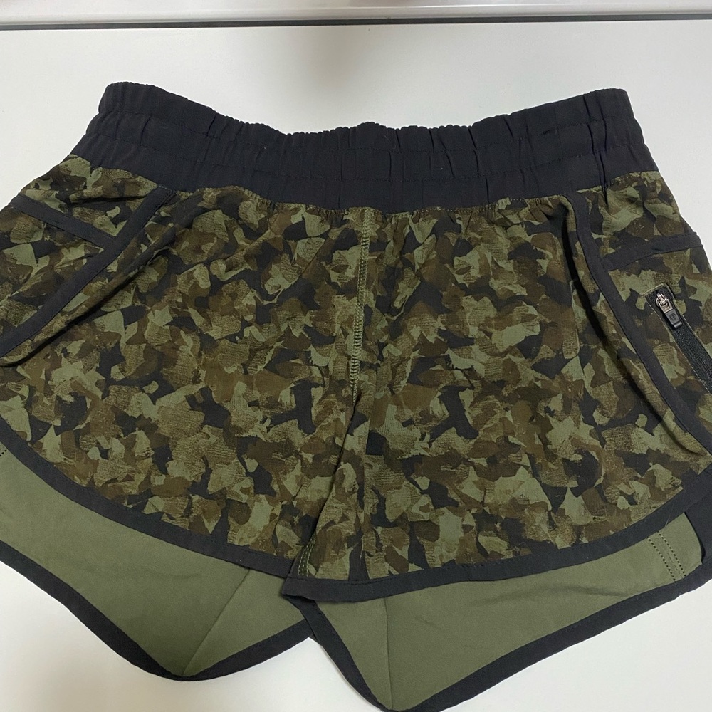 Shorts - Picture 3 of 4